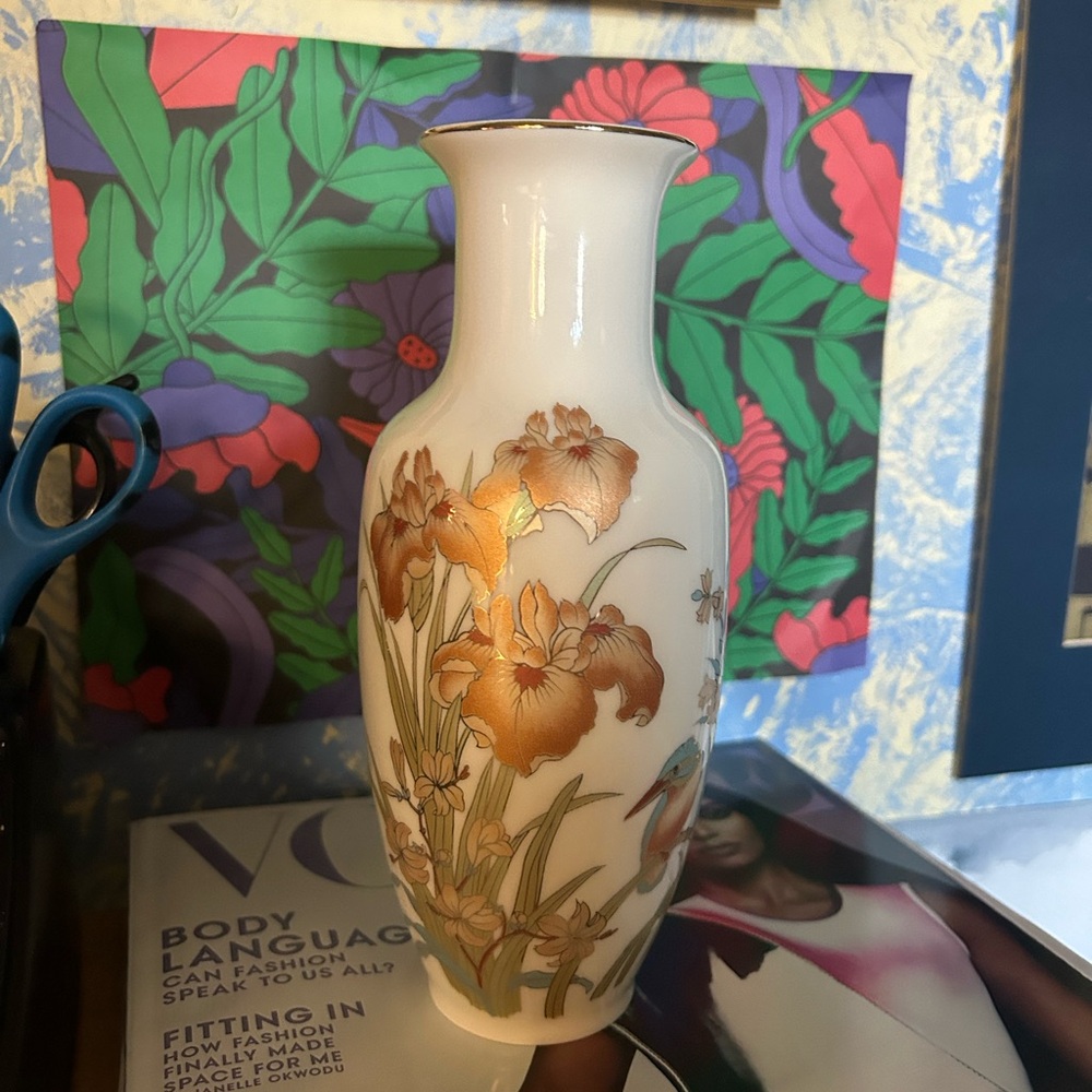 Floral gilded japanese vase
